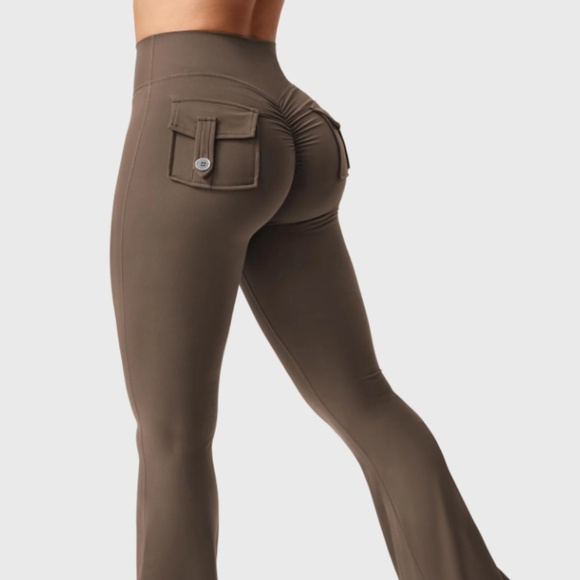 Yeoreo Brittany 30" Flared Leggings with Pocket - Picture 2 of 6